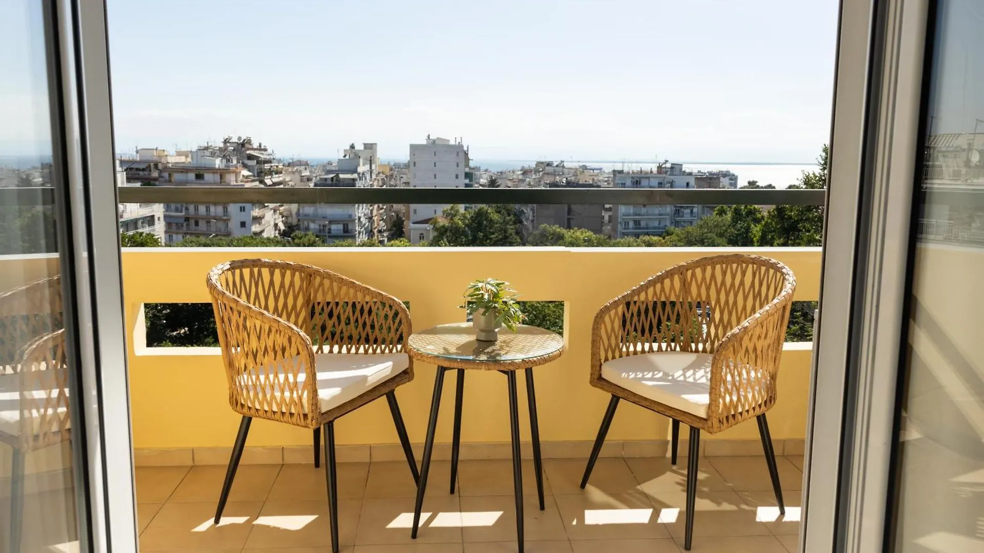 סלוניקי Urban Colors Apartments By Binobi!