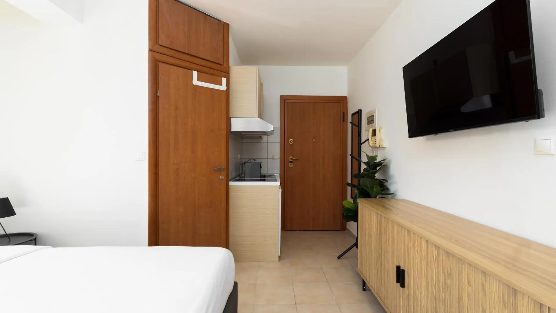 סלוניקי Urban Colors Apartments By Binobi! 0*,